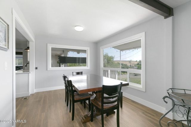 910 Gromore Rd, Yakima, WA 98908