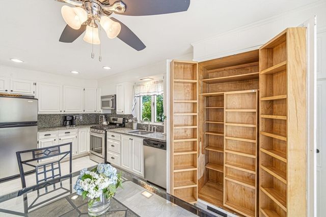 83 Grand St, Reading, MA 01867