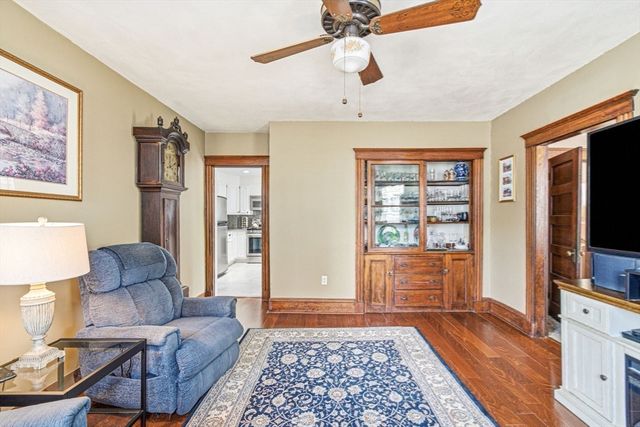 83 Grand St, Reading, MA 01867