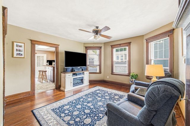 83 Grand St, Reading, MA 01867