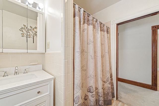 83 Grand St, Reading, MA 01867