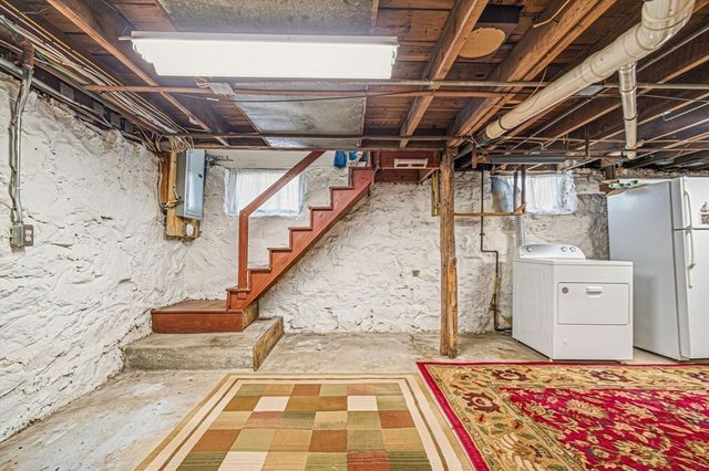83 Grand St, Reading, MA 01867