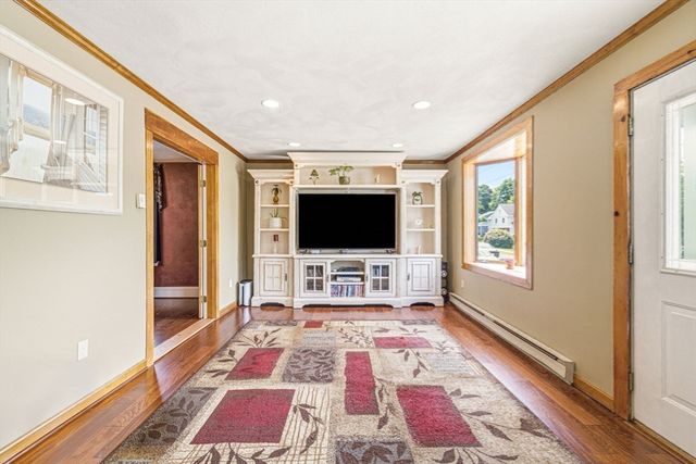 83 Grand St, Reading, MA 01867