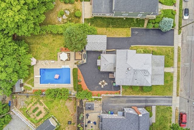 83 Grand St, Reading, MA 01867