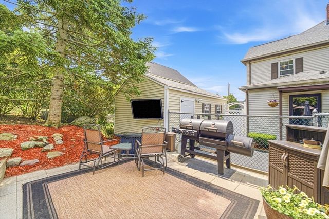 83 Grand St, Reading, MA 01867