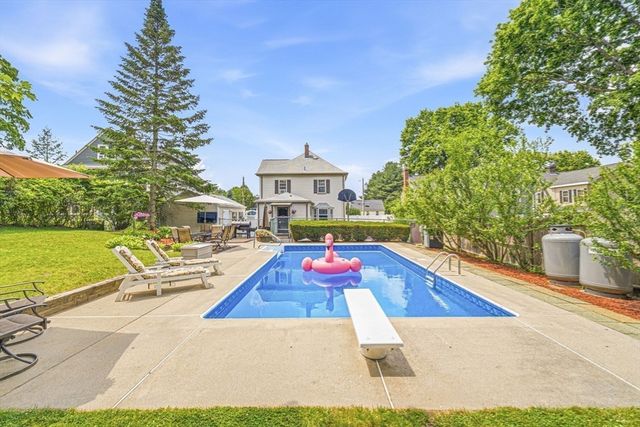 83 Grand St, Reading, MA 01867