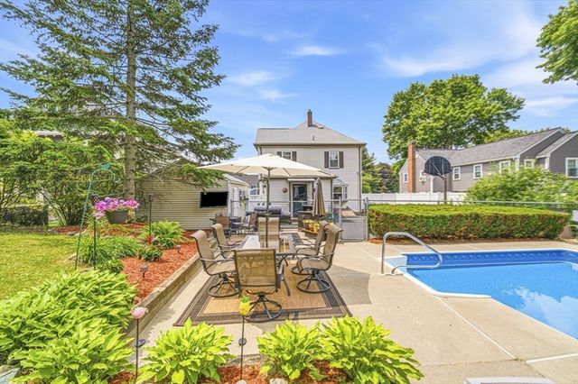 83 Grand St, Reading, MA 01867