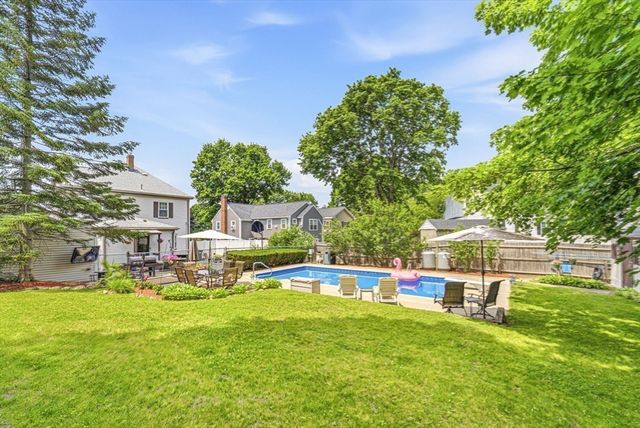 83 Grand St, Reading, MA 01867
