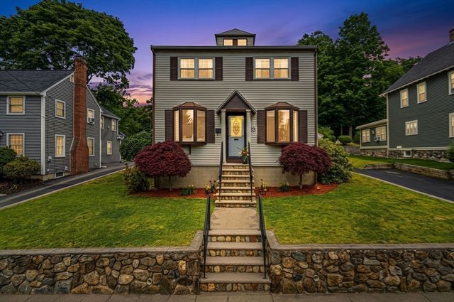 83 Grand St, Reading, MA 01867