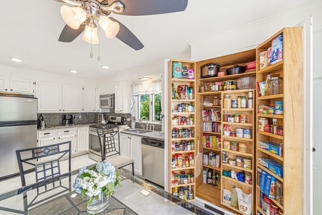 83 Grand St, Reading, MA 01867