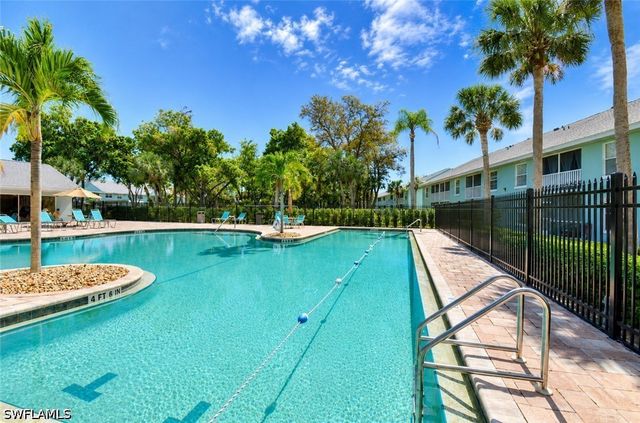169 Grand Oaks WAY N204, Naples, FL 34110