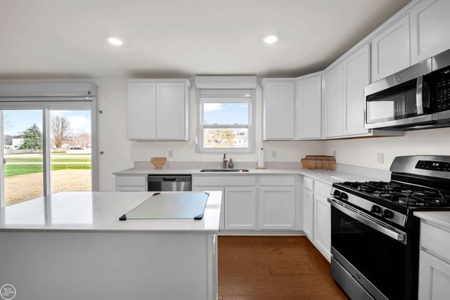 54470 Heron Circle, Chesterfield Twp, MI 48047