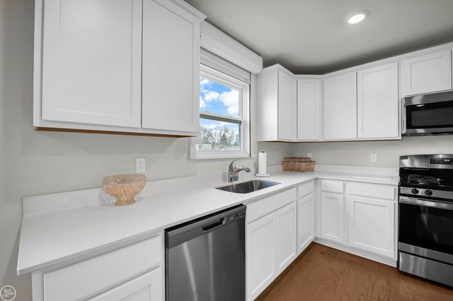 54470 Heron Circle, Chesterfield Twp, MI 48047