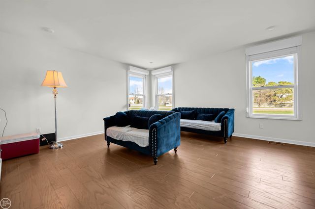 54470 Heron Circle, Chesterfield Twp, MI 48047