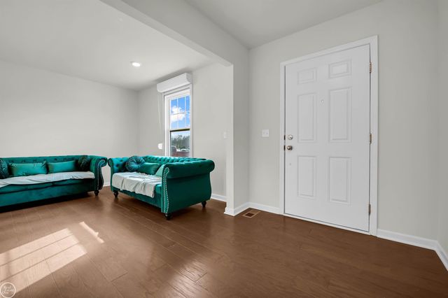 54470 Heron Circle, Chesterfield Twp, MI 48047