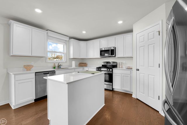 54470 Heron Circle, Chesterfield Twp, MI 48047