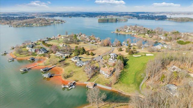 65 Birdie LN, Penhook, VA 24137