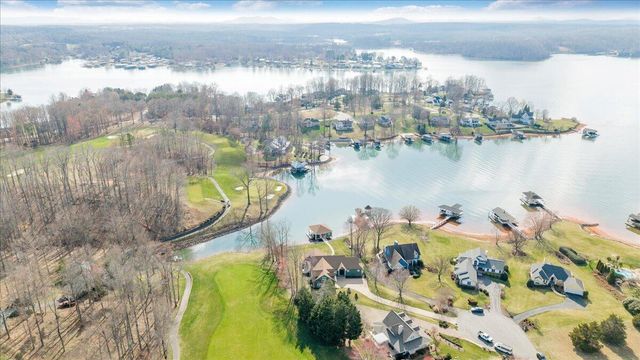 65 Birdie LN, Penhook, VA 24137