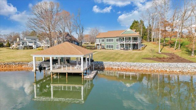 65 Birdie LN, Penhook, VA 24137