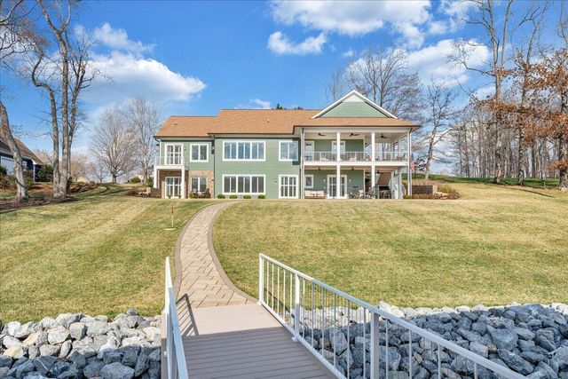 65 Birdie LN, Penhook, VA 24137