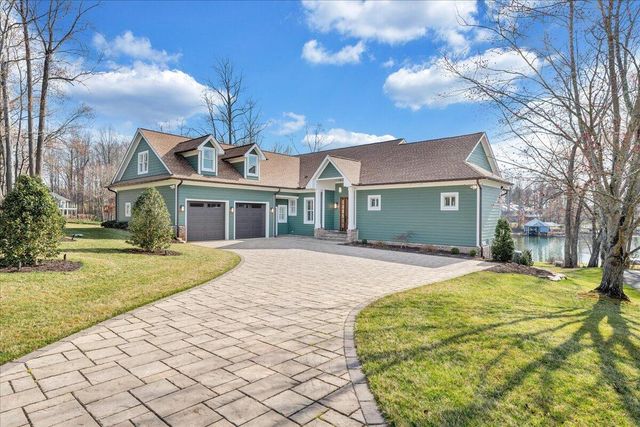 65 Birdie LN, Penhook, VA 24137