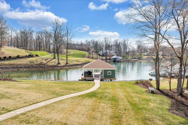 65 Birdie LN, Penhook, VA 24137