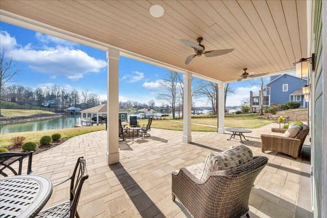 65 Birdie LN, Penhook, VA 24137