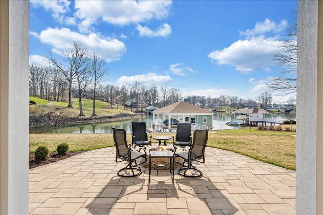 65 Birdie LN, Penhook, VA 24137