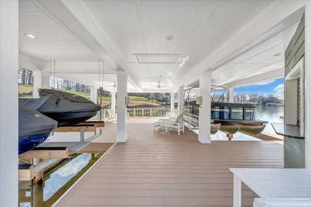 65 Birdie LN, Penhook, VA 24137