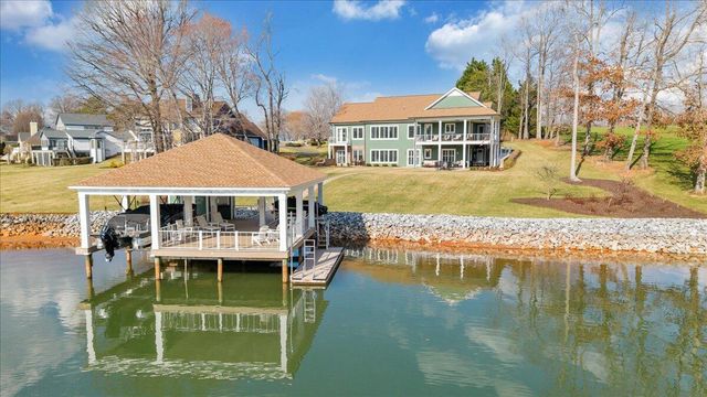 65 Birdie LN, Penhook, VA 24137