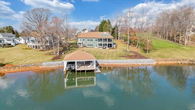 65 Birdie LN, Penhook, VA 24137