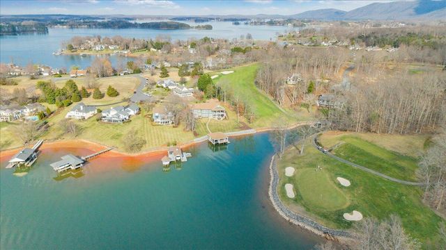 65 Birdie LN, Penhook, VA 24137