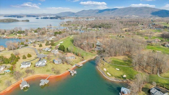 65 Birdie LN, Penhook, VA 24137