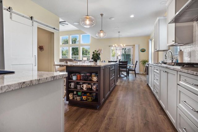 1391 Bluestem TRAIL, Oconomowoc, WI 53066