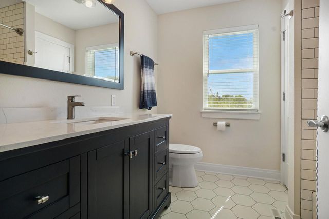 1391 Bluestem TRAIL, Oconomowoc, WI 53066