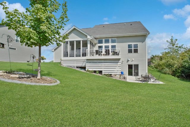 1391 Bluestem TRAIL, Oconomowoc, WI 53066