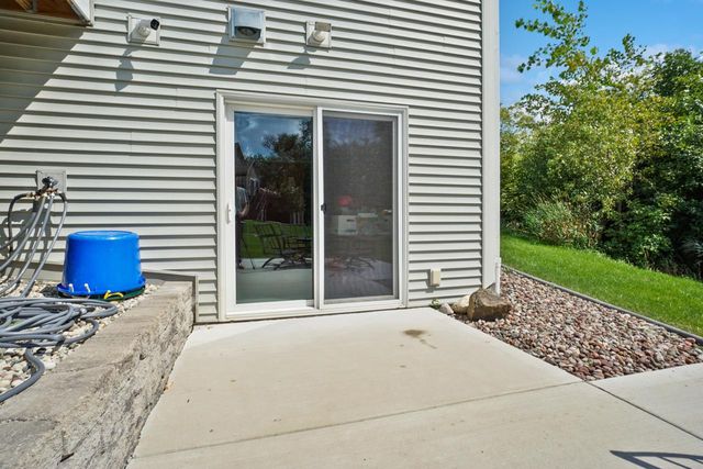 1391 Bluestem TRAIL, Oconomowoc, WI 53066