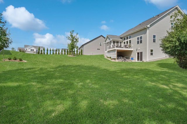 1391 Bluestem TRAIL, Oconomowoc, WI 53066