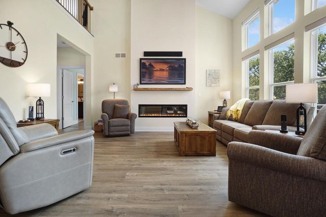 1391 Bluestem TRAIL, Oconomowoc, WI 53066