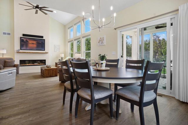 1391 Bluestem TRAIL, Oconomowoc, WI 53066