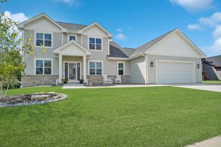 1391 Bluestem TRAIL, Oconomowoc, WI 53066