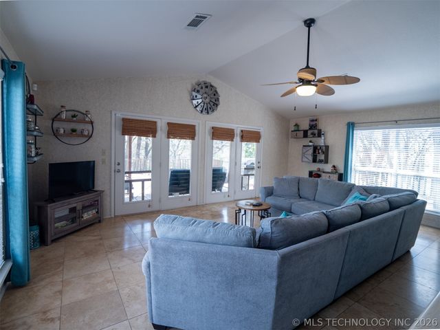 3684 Comanche Drive, Kingston, OK 73439