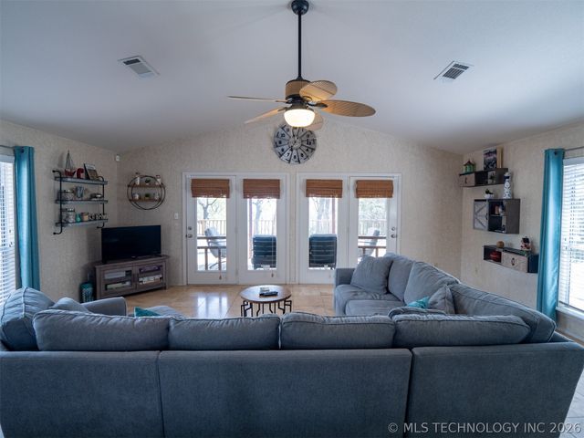 3684 Comanche Drive, Kingston, OK 73439