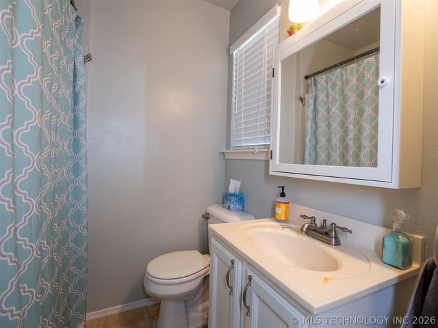 3684 Comanche Drive, Kingston, OK 73439