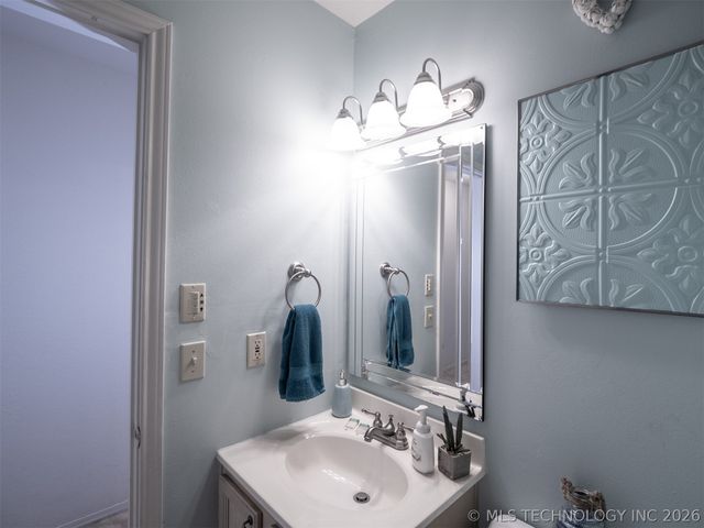 3684 Comanche Drive, Kingston, OK 73439