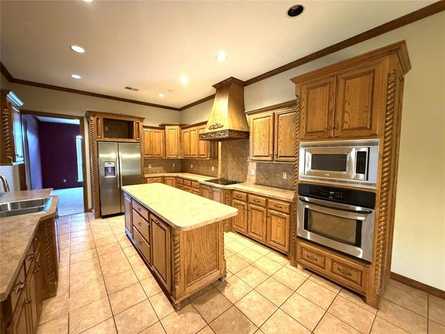 2816 Land Run Road, Moore, OK 73160