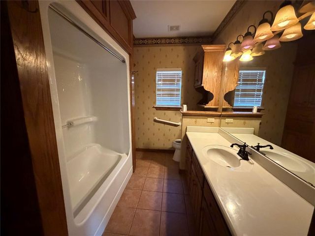 2816 Land Run Road, Moore, OK 73160