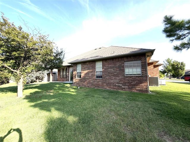 2816 Land Run Road, Moore, OK 73160