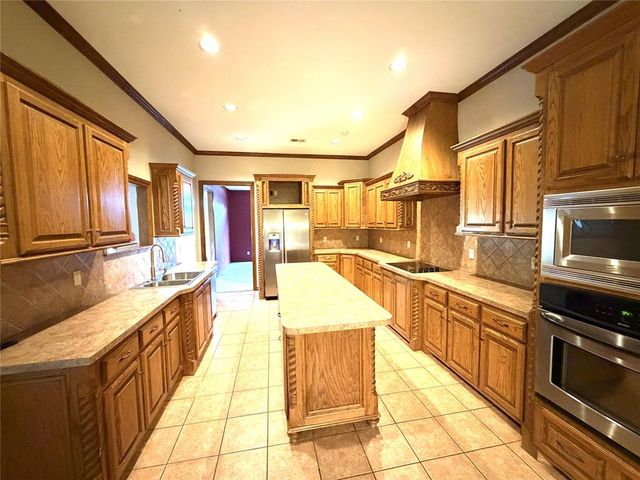 2816 Land Run Road, Moore, OK 73160