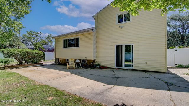 1 Rustic Lane, Matawan, NJ 07747